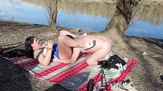 Anteprima Del Video: Per Pasqua In Spiaggia Con Moglie Maiala