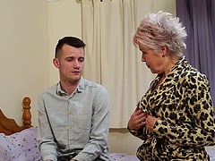 Short Haired Mature Granny Lady Sextasy Gives An Amazing Blowjob