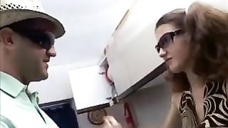Anteprima Del Video: La Nipotina Zoccola Fotte Con Lo Zio Maiale
