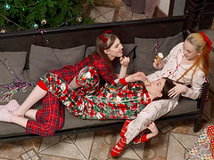 Lucky Dude Gets The Best Christmas Gift   Lina Sun And Alice Xo