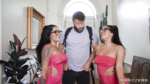 Lookalike Besties Hot Threesome Sex
