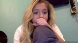 Cute Blonde Bates Her Pussy On Webcam